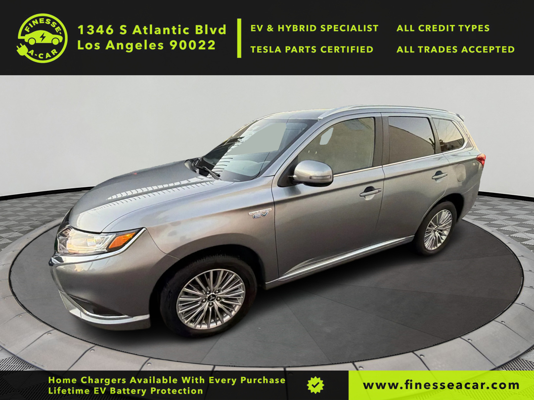 2022 Mitsubishi Outlander PHEV LE's photo