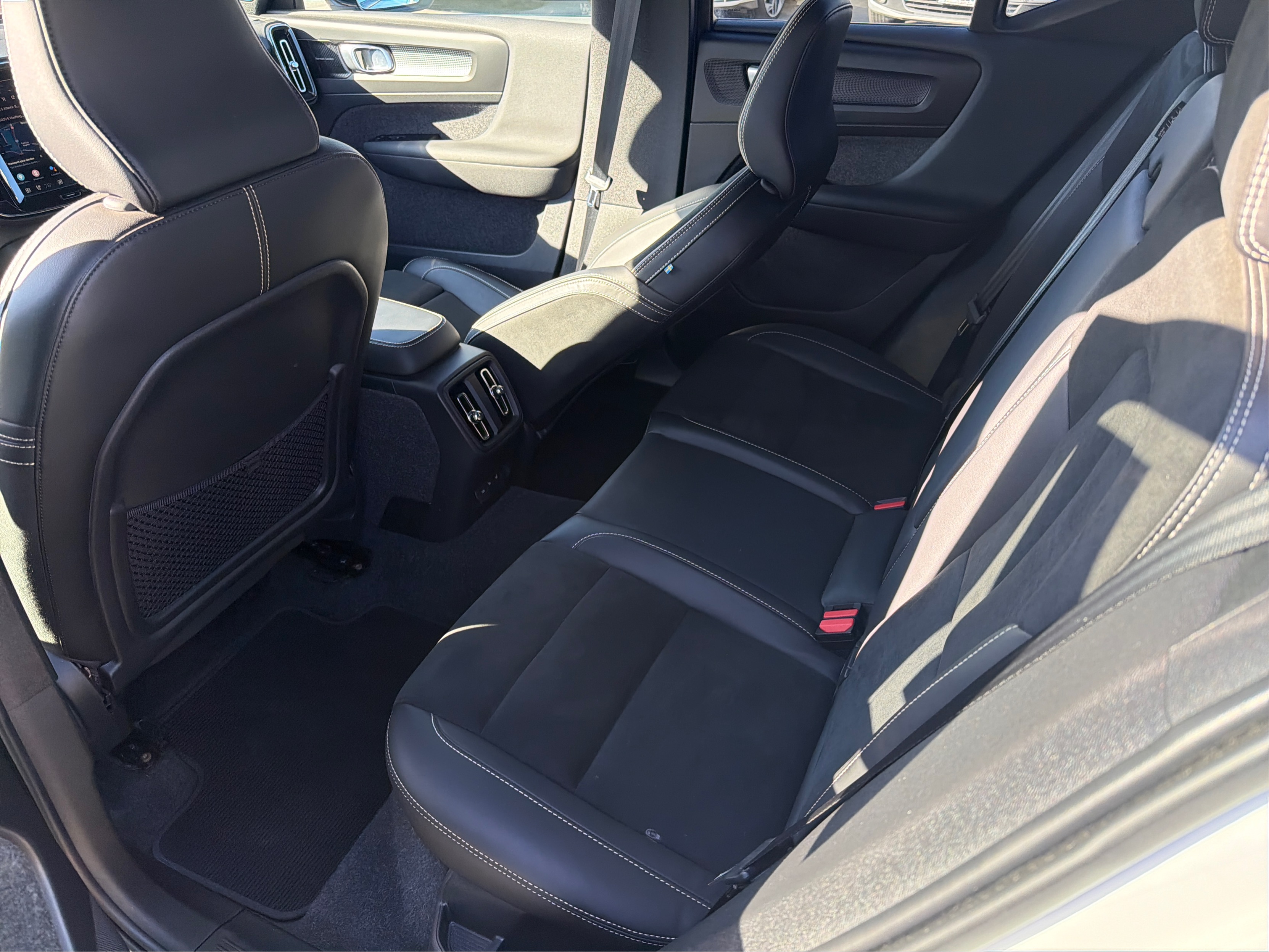 2022 Volvo XC40 Ultimate - Photo 10