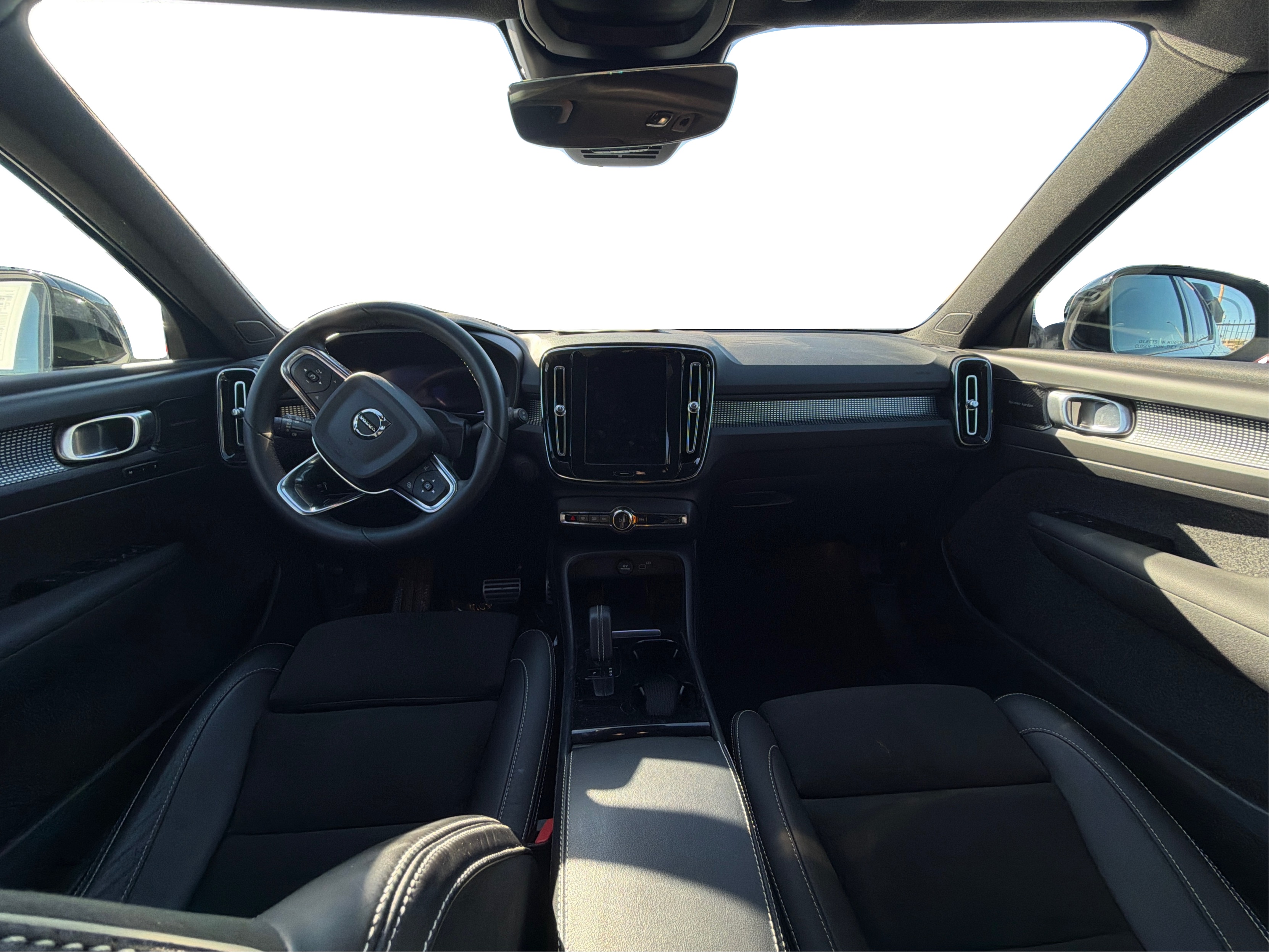 2022 Volvo XC40 Ultimate - Photo 23