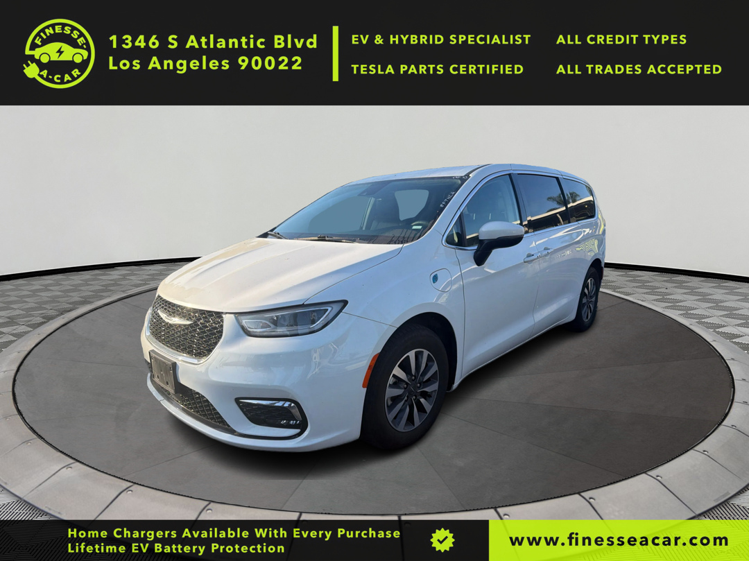 2023 Chrysler Pacifica Hybrid Touring L Hybrid's photo