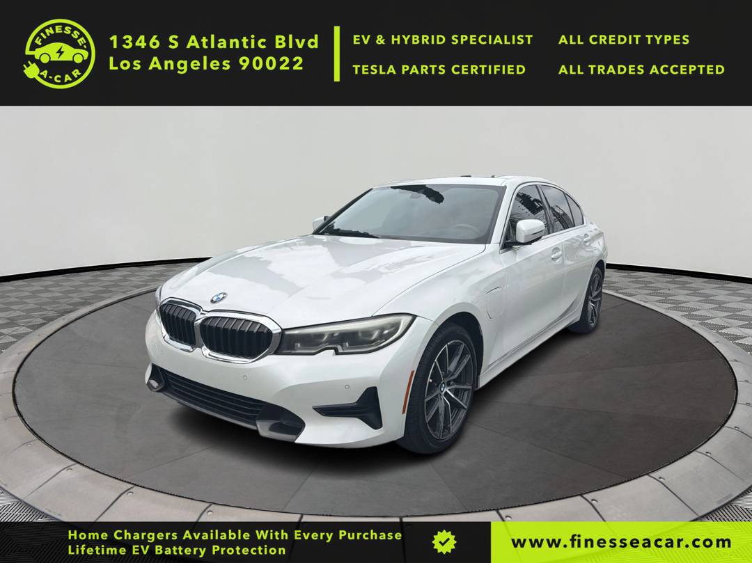 2021 BMW 3 Series 330e xDrive Sedan's photo