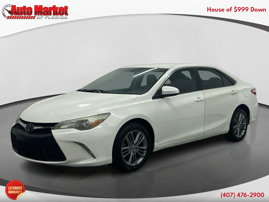 2015 Toyota Camry SE's photo