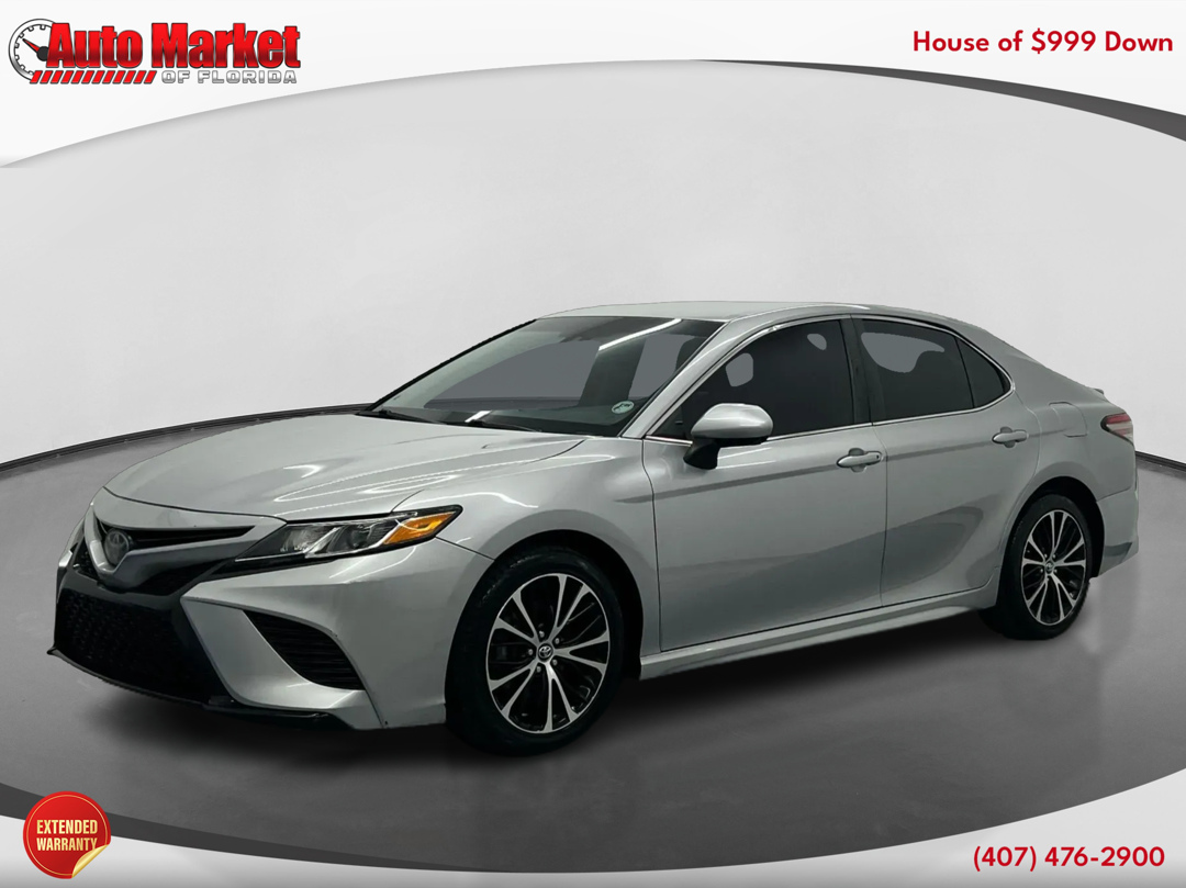 2018 Toyota Camry SE's photo