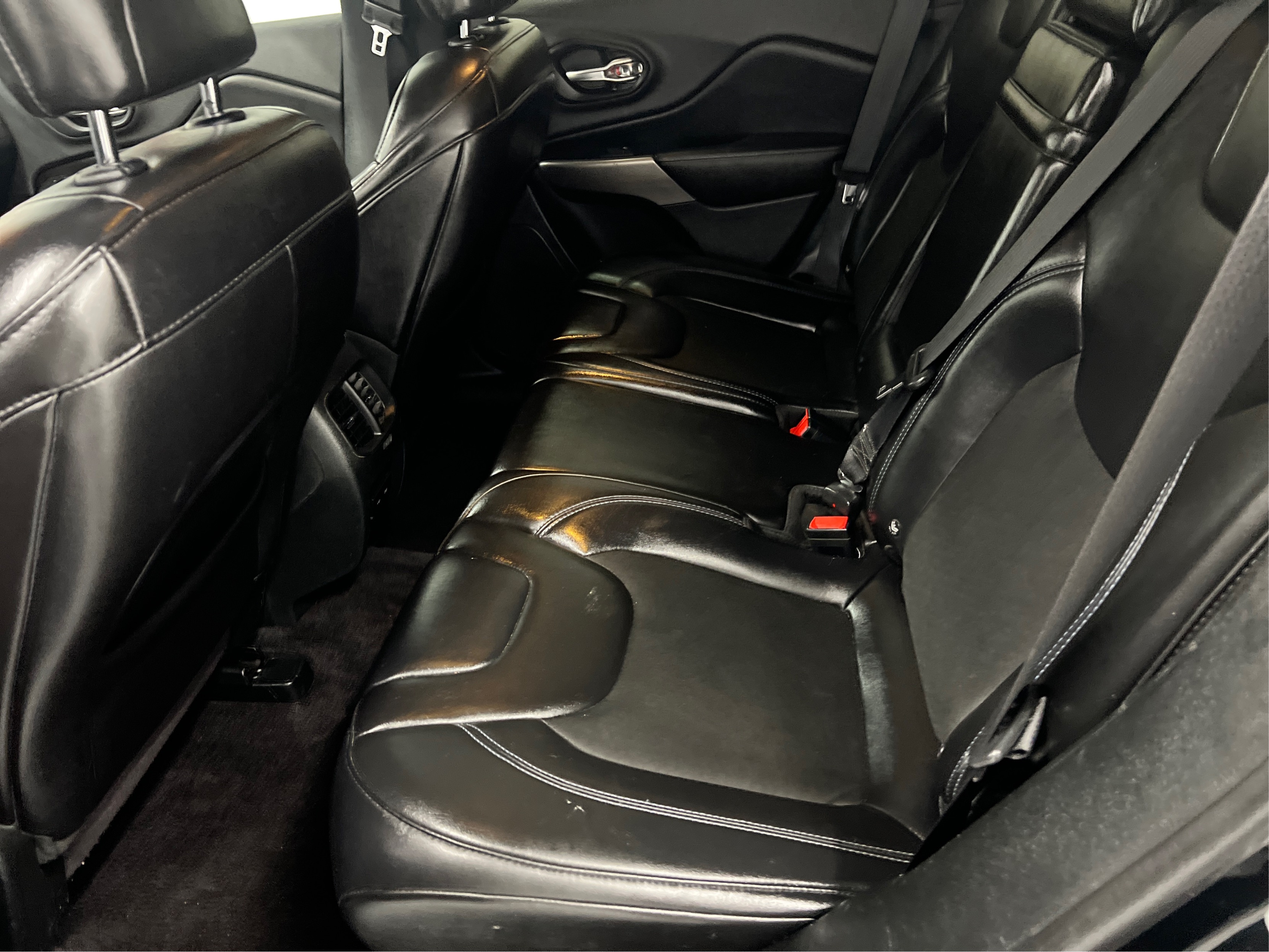 2019 Jeep Cherokee Latitude Plus - Photo 10