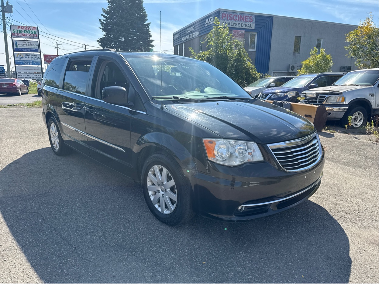 Black 2014 Chrysler Town & Country Minivan Automatic