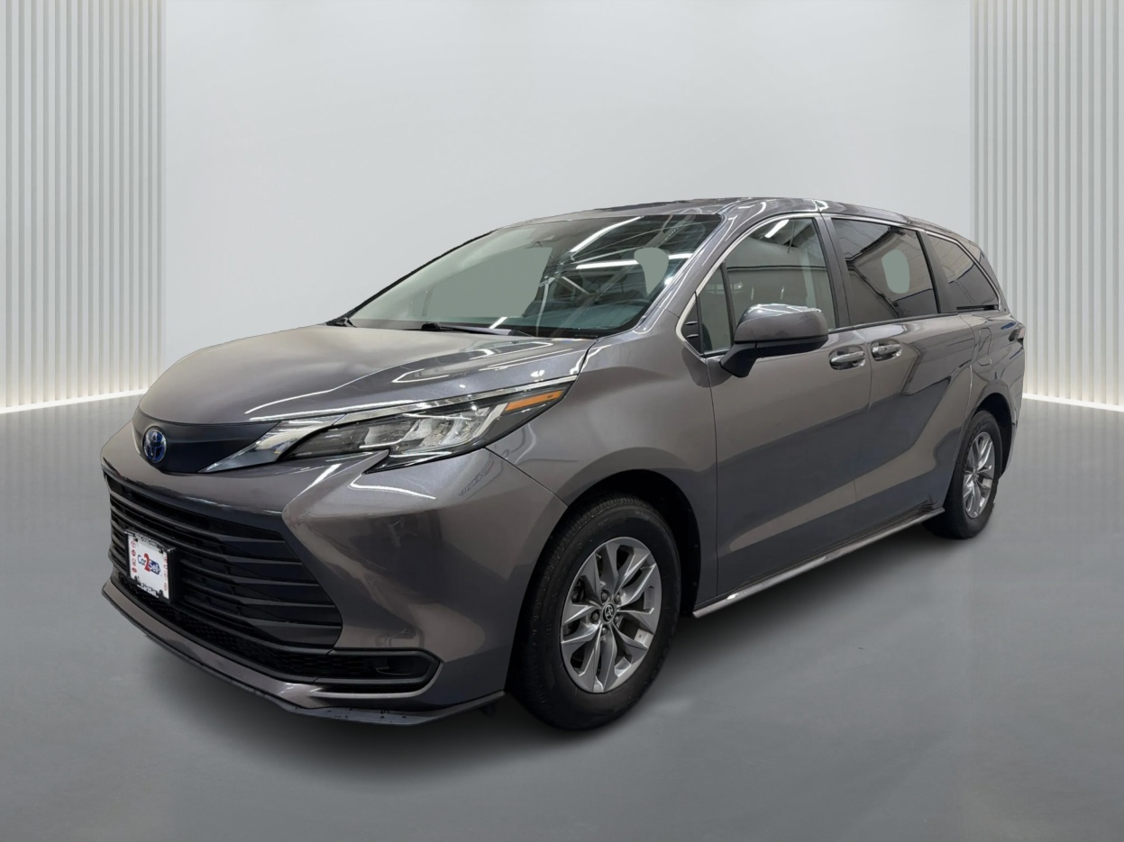 2022 Toyota Sienna LE