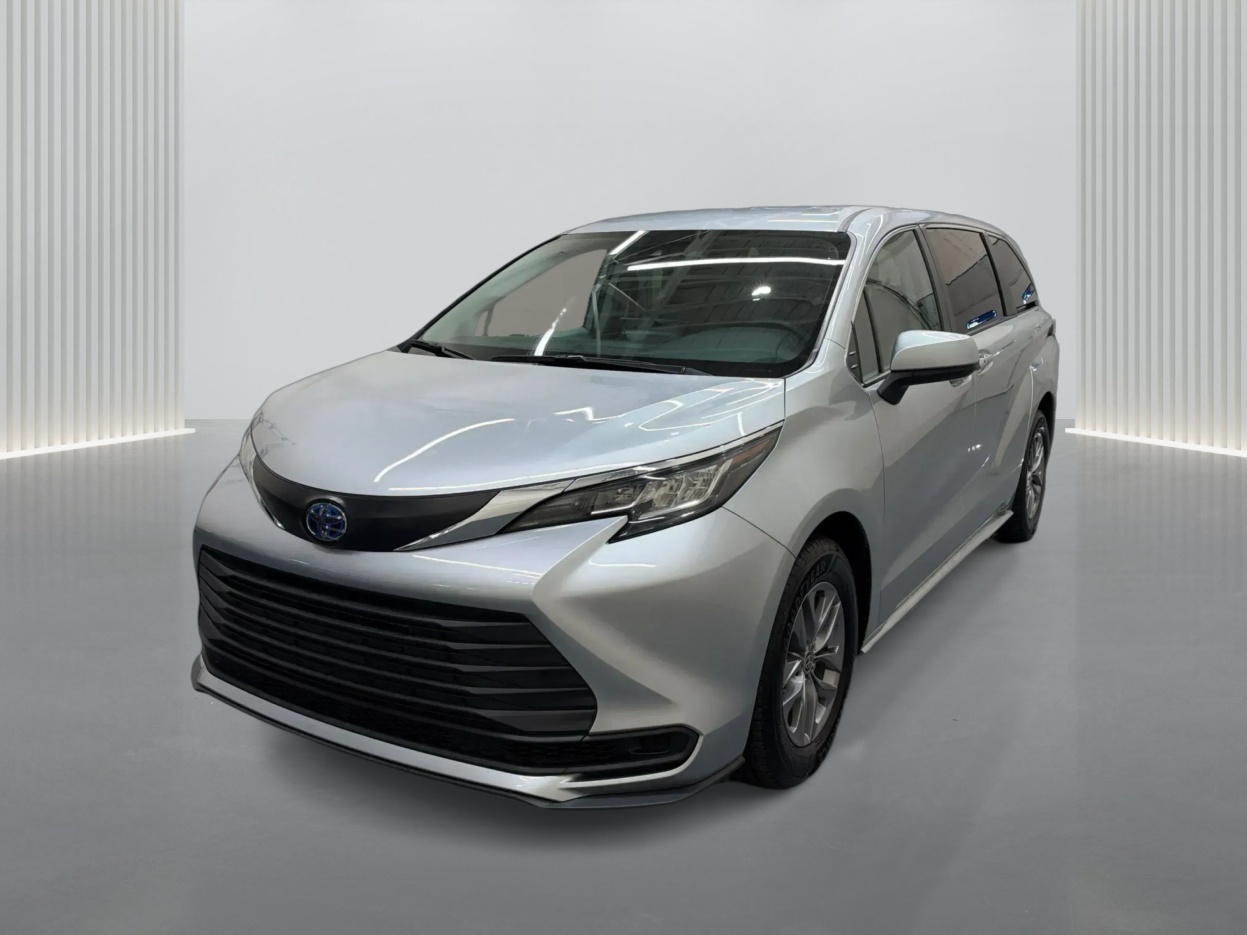2023 Toyota Sienna LE