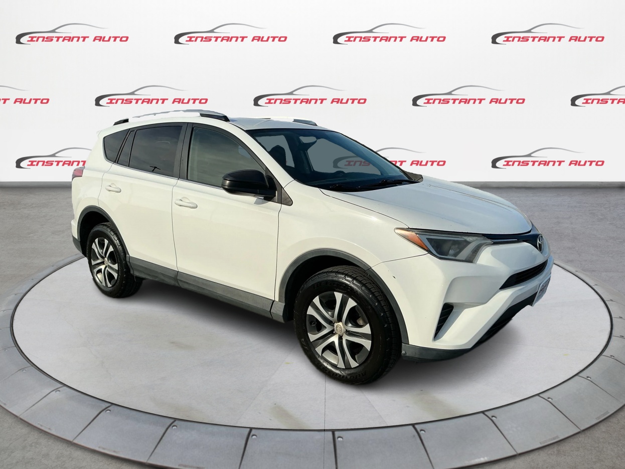 2016 Toyota RAV4 LE's photo