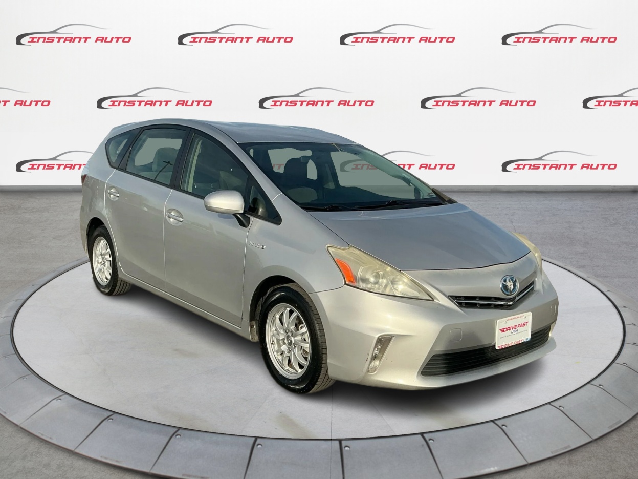 2012 Toyota Prius v Three's photo