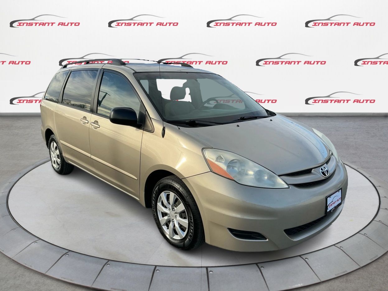 2008 Toyota Sienna CE's photo