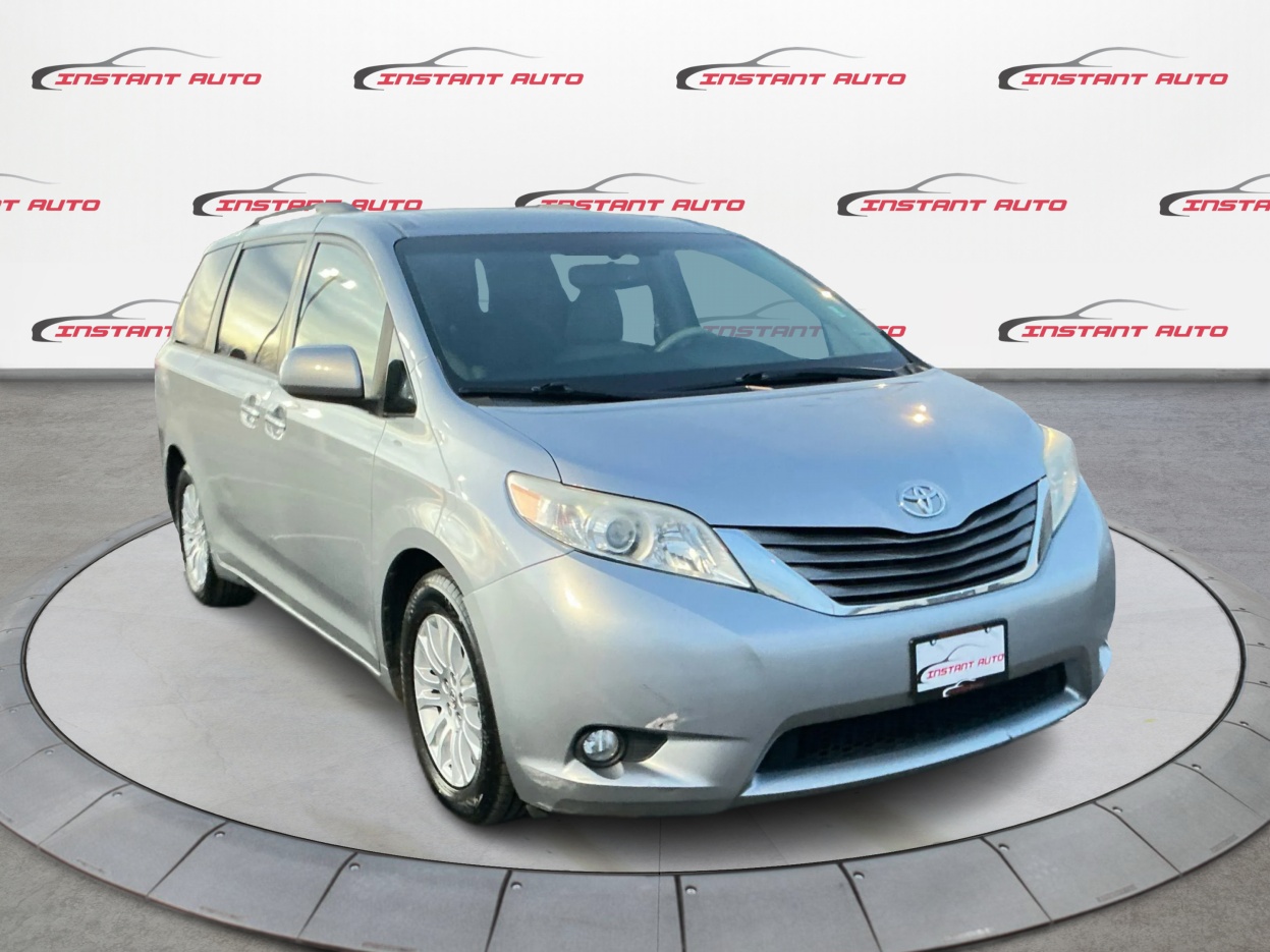 2011 Toyota Sienna XLE's photo