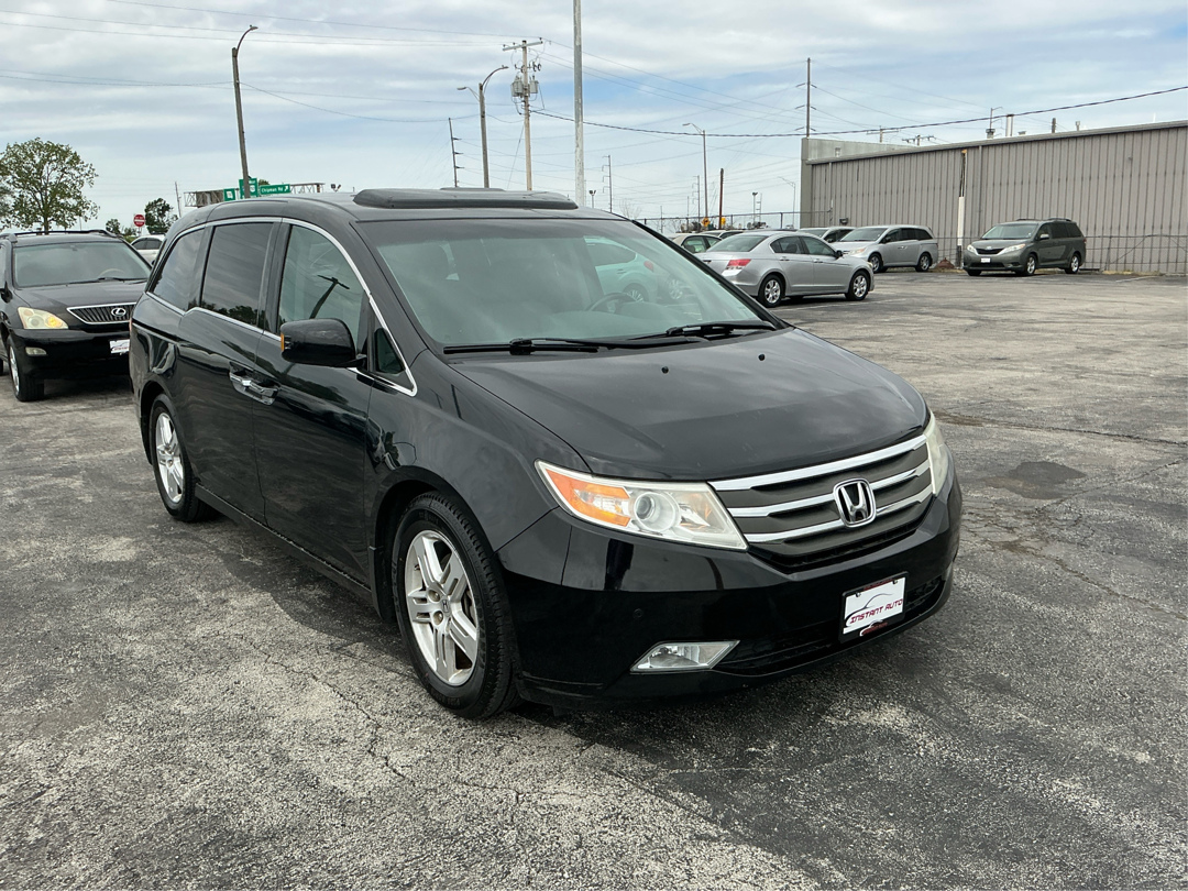 2013 Honda Odyssey Touring's photo