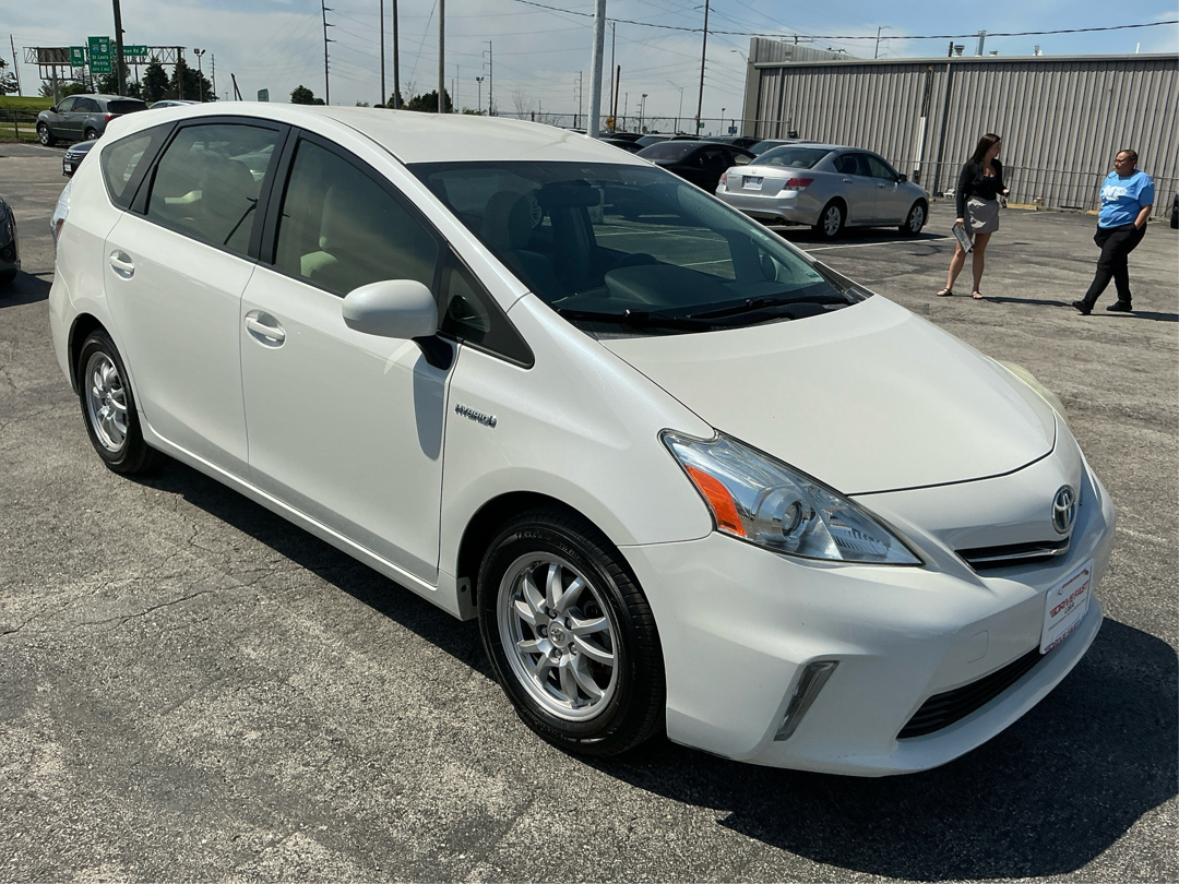 2012 Toyota Prius v Three's photo