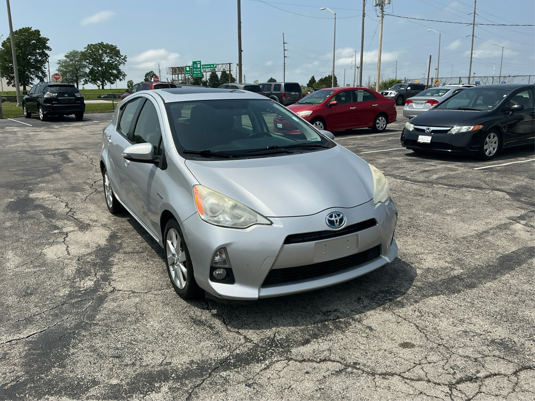 2013 Toyota Prius c Four's photo