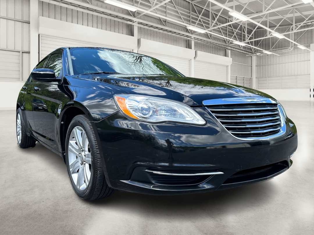2013 Chrysler 200 Touring's photo