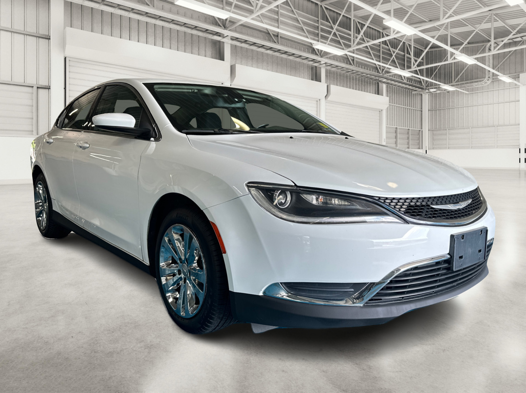 2015 Chrysler 200 Limited's photo