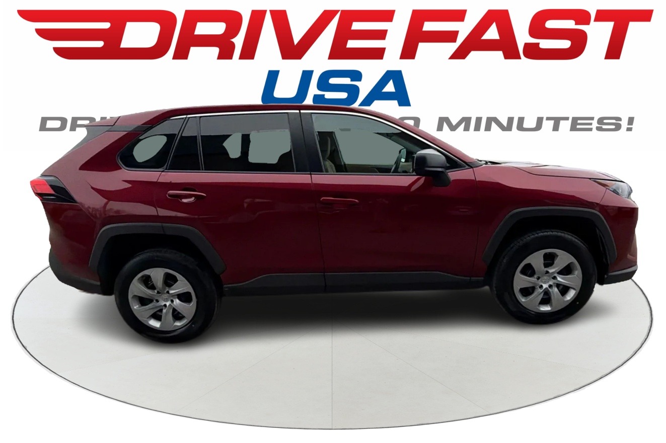 2022 Toyota RAV4 LE's photo