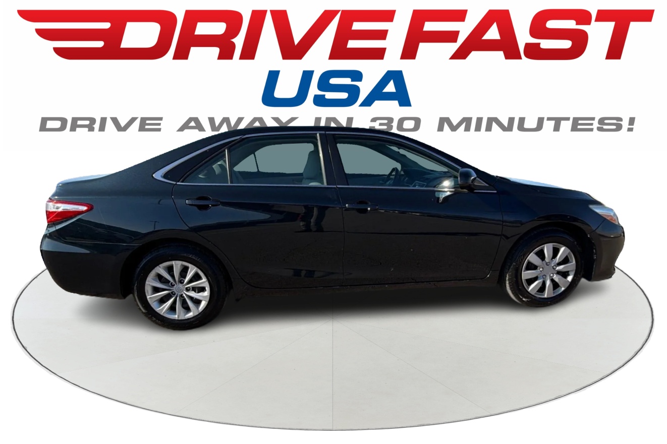 2015 Toyota Camry LE's photo