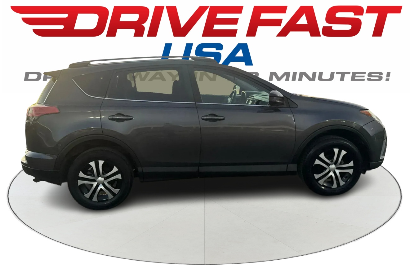 2018 Toyota RAV4 LE's photo