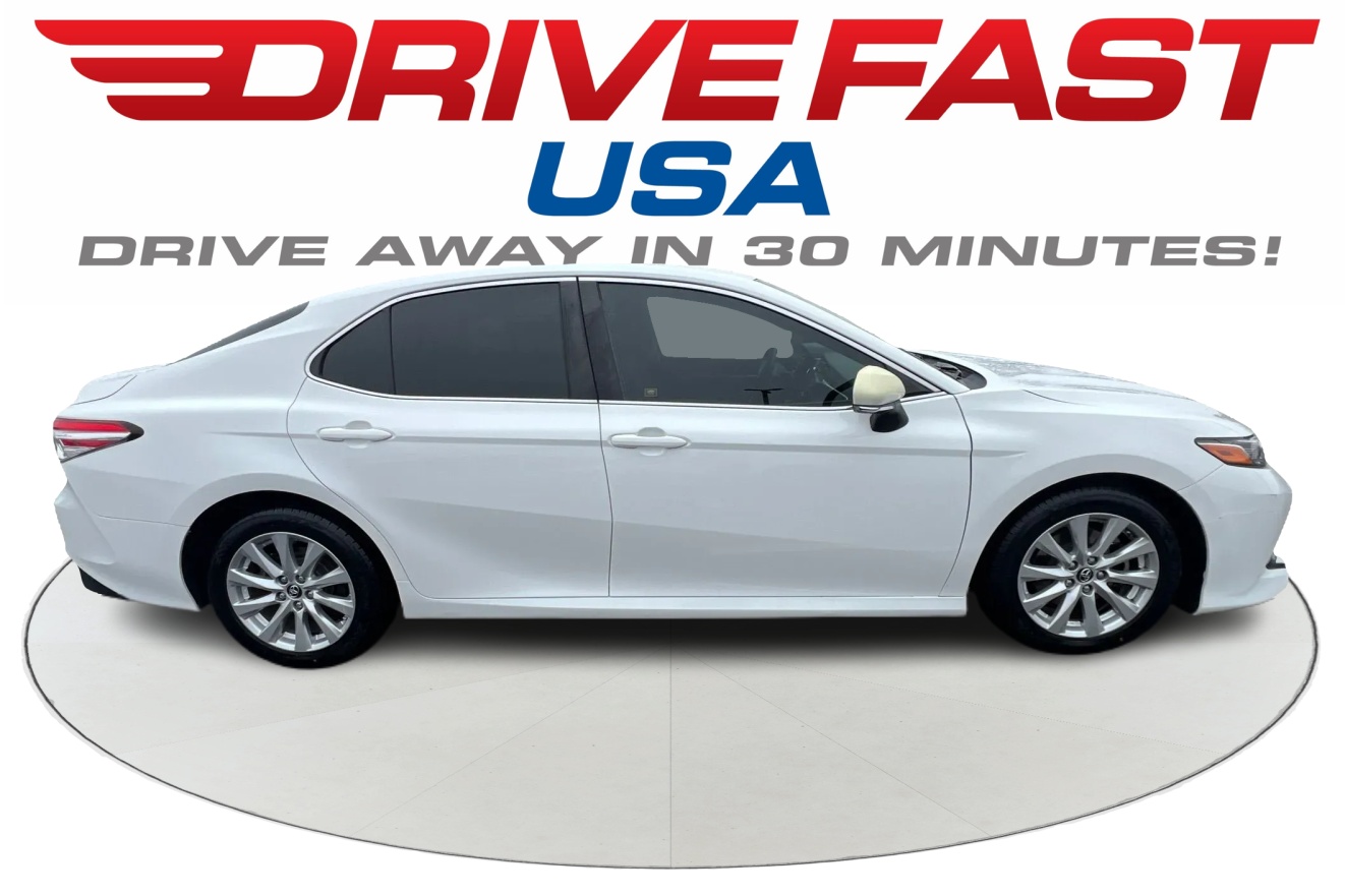 2018 Toyota Camry LE's photo