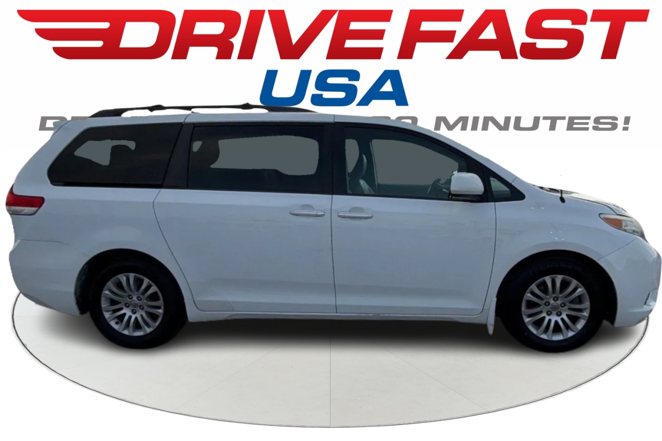 2014 Toyota Sienna XLE V6 7-Passenger Access Seat's photo
