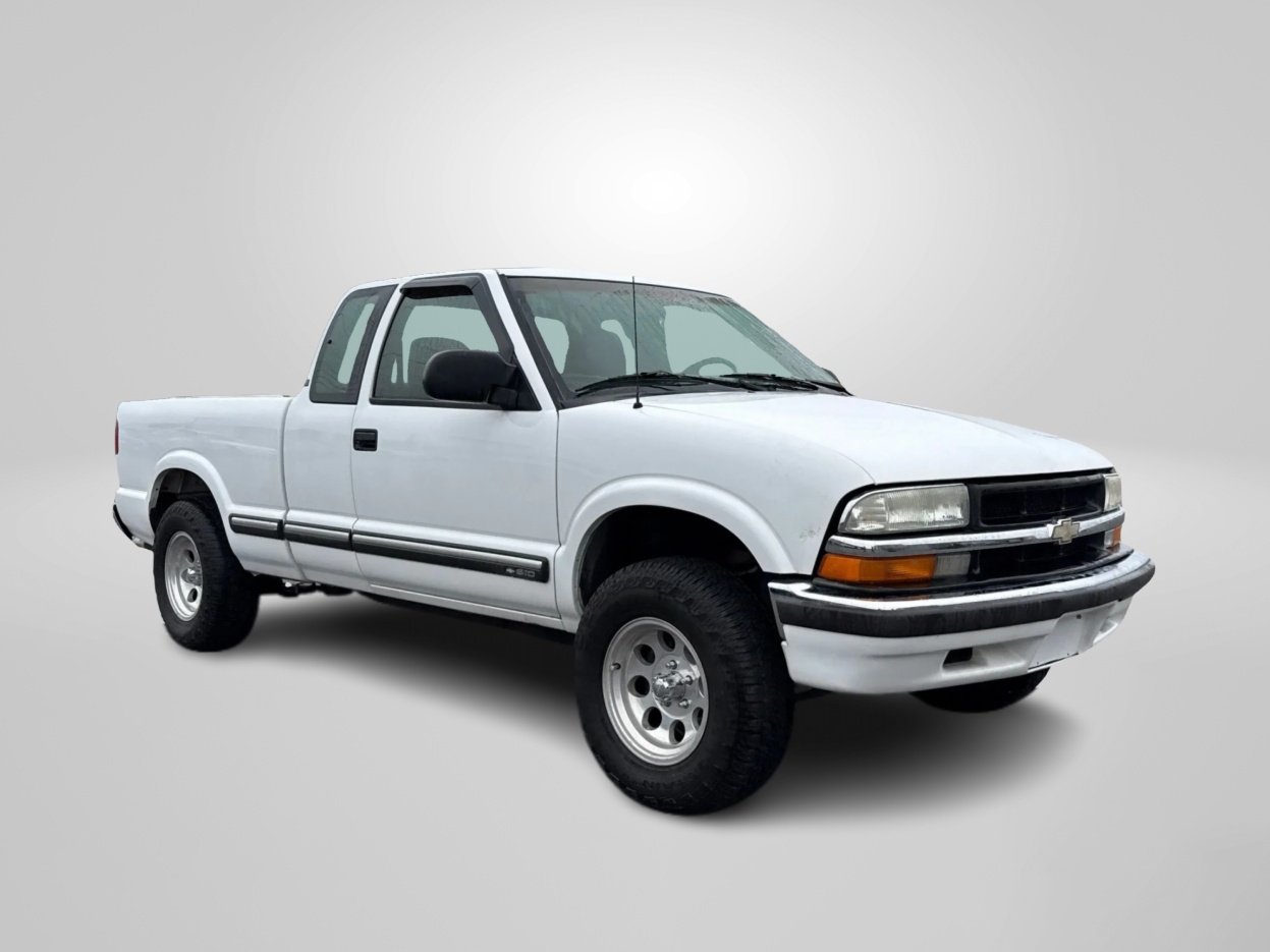 2003 Chevrolet S-10 LS's photo