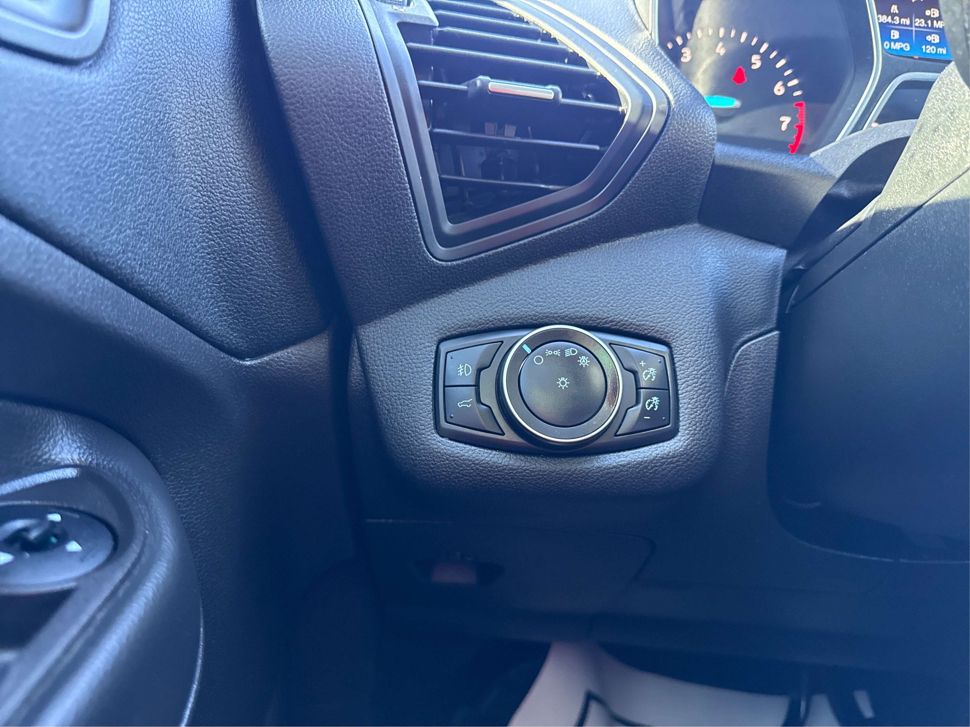 2018 Ford Escape SE - Photo 17